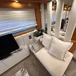 بوتيل Luxury Yacht Astondoa 76