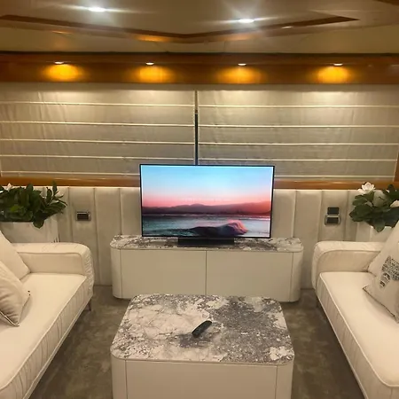 Luxury Yacht Astondoa 76