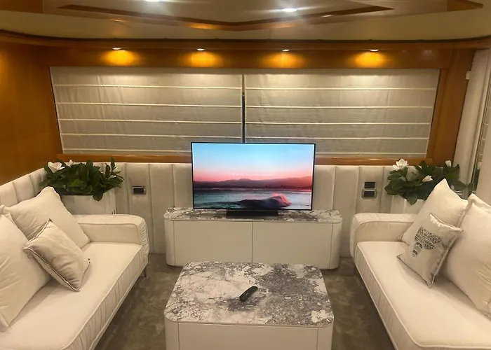 Luxury Yacht Astondoa 76