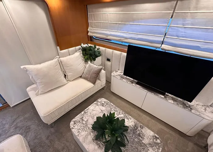 Πλωτό κατάλυμα Luxury Yacht Astondoa 76