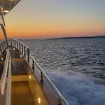 Luxury Yacht Astondoa 76 *