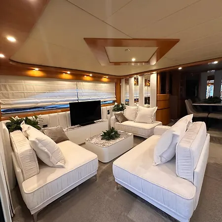 Luxury Yacht Astondoa 76 *
