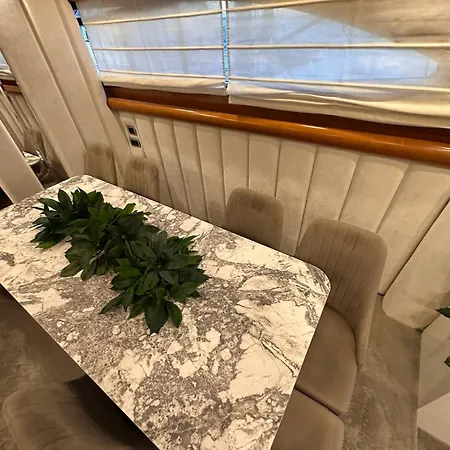 Hotel na wodzie Luxury Yacht Astondoa 76 *