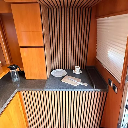 Luxury Yacht Astondoa 76 Hotel na wodzie