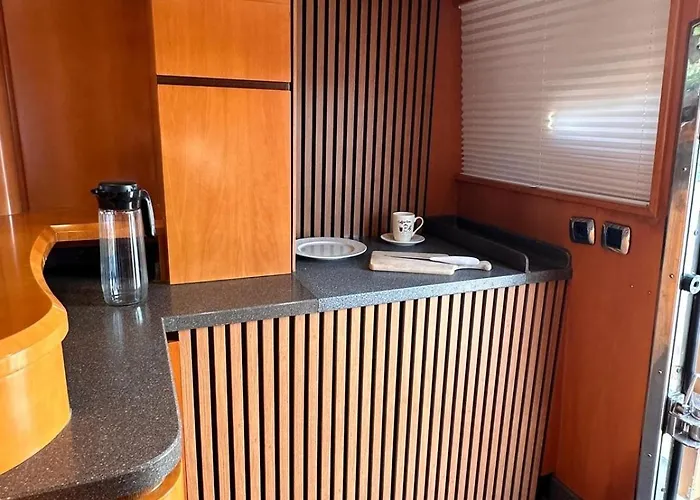 Luxury Yacht Astondoa 76