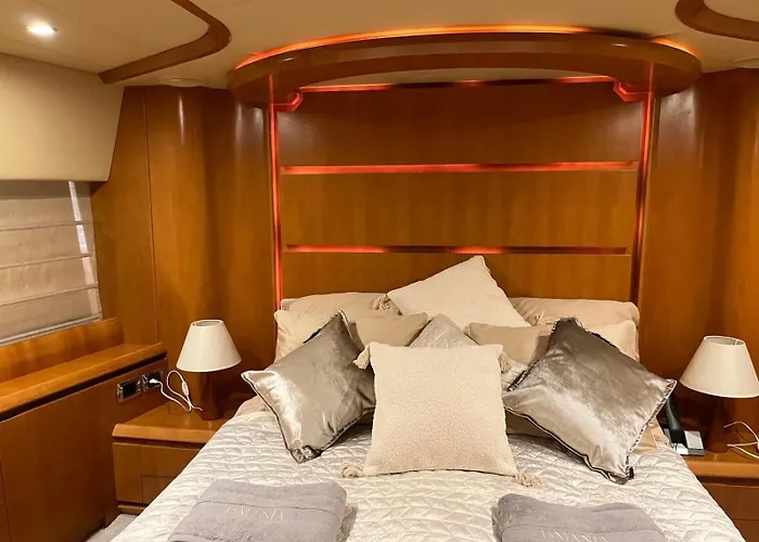 Luxury Yacht Astondoa 76 *