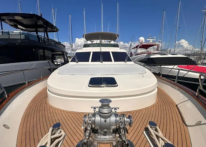 Luxury Yacht Astondoa 76 Tekne